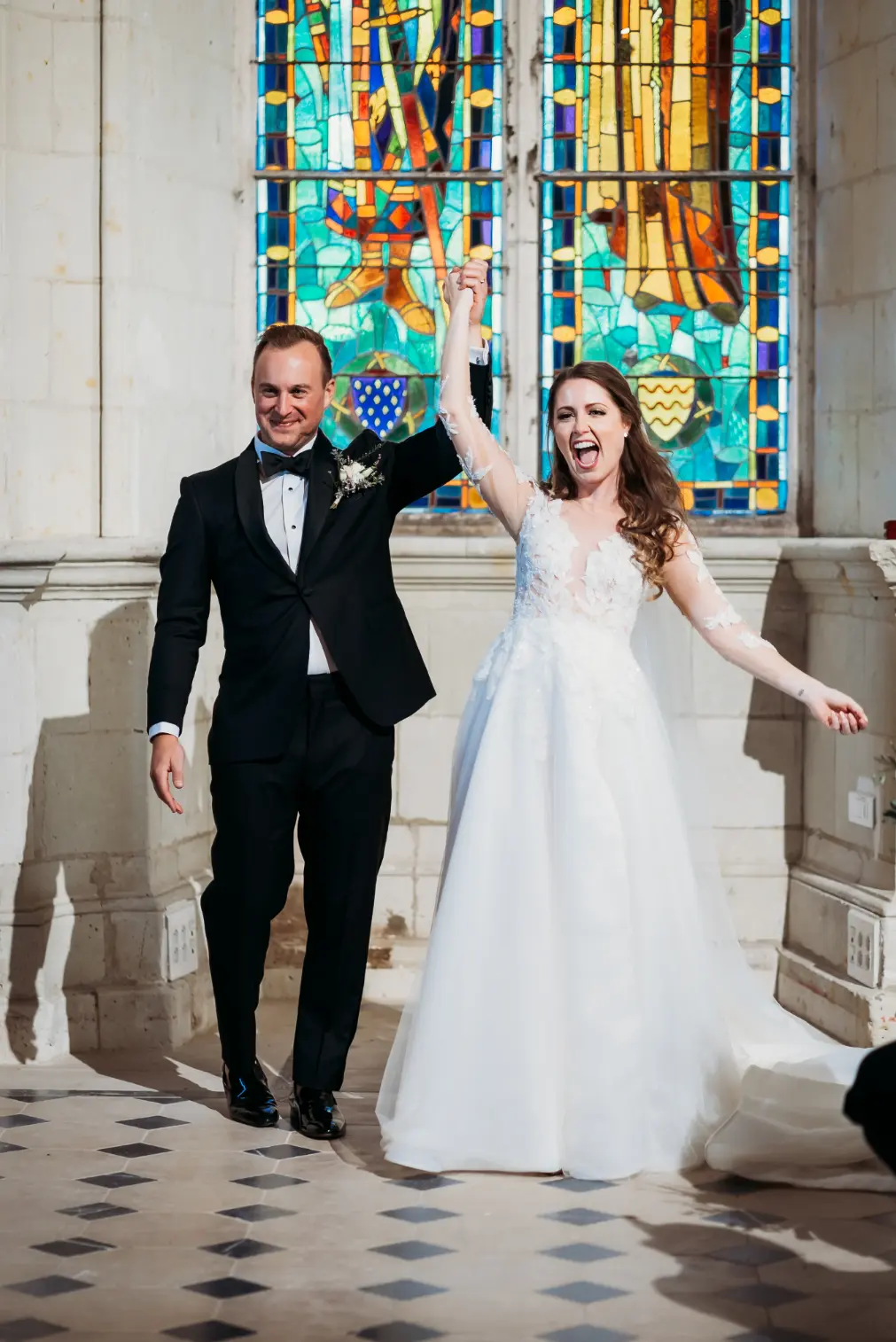 Sélection de robe de mariée élégante pour un mariage en France avec RDV Events, wedding planner pour couples étrangers